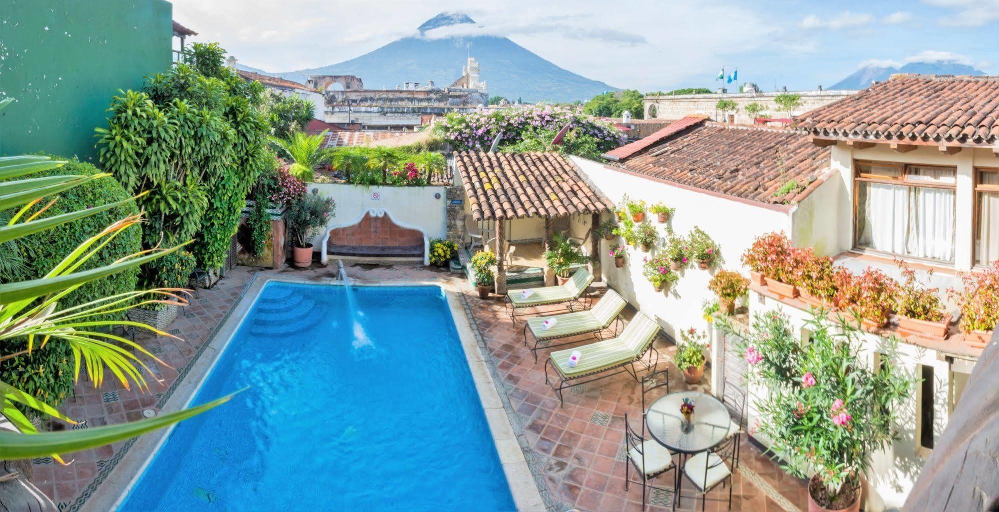 Hotel Casa Del Parque By Ahs Antigua Екстер'єр фото